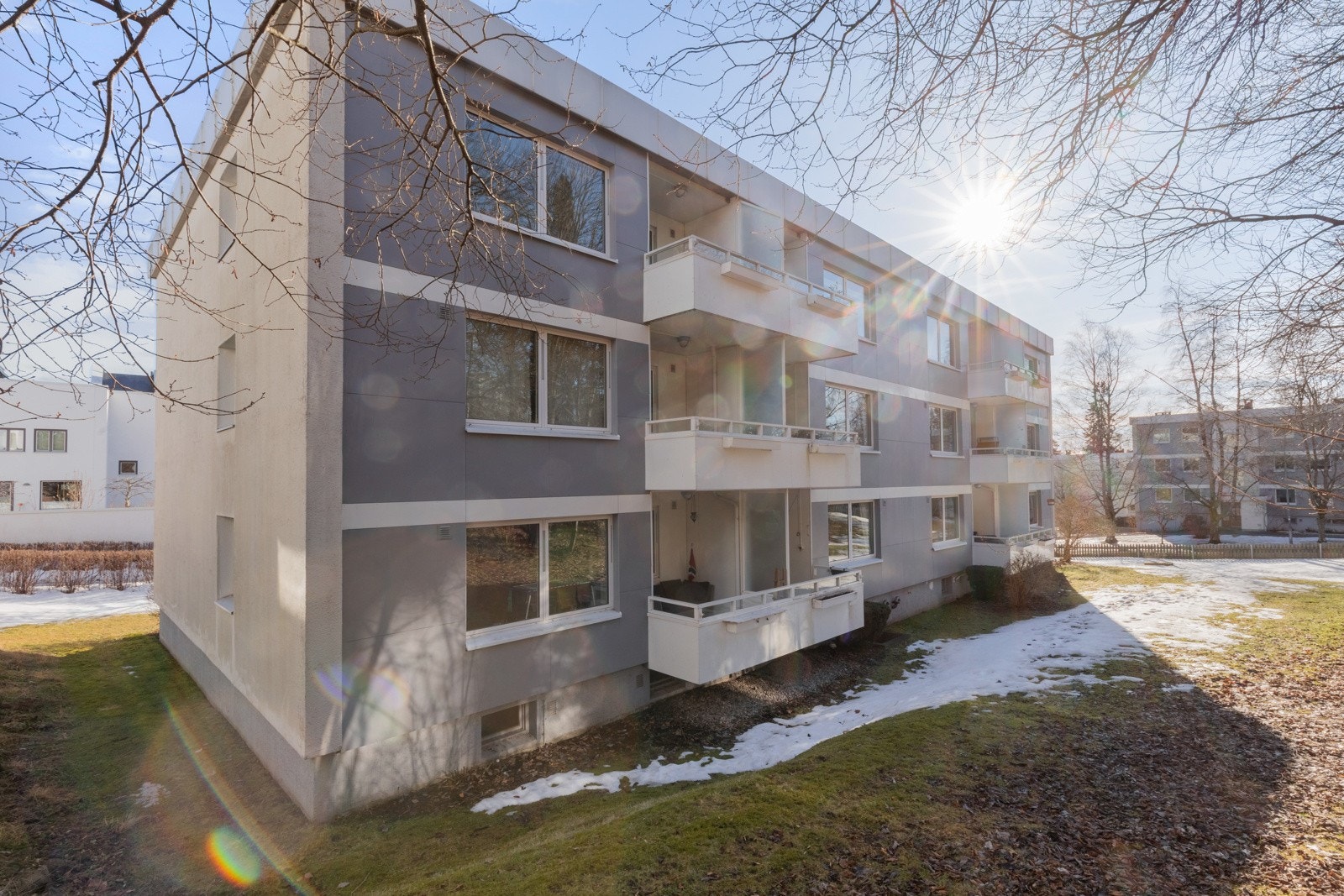 Leiligheten ligger i stille og rolige omgivelser på Vestre Holmen. Galleribilde