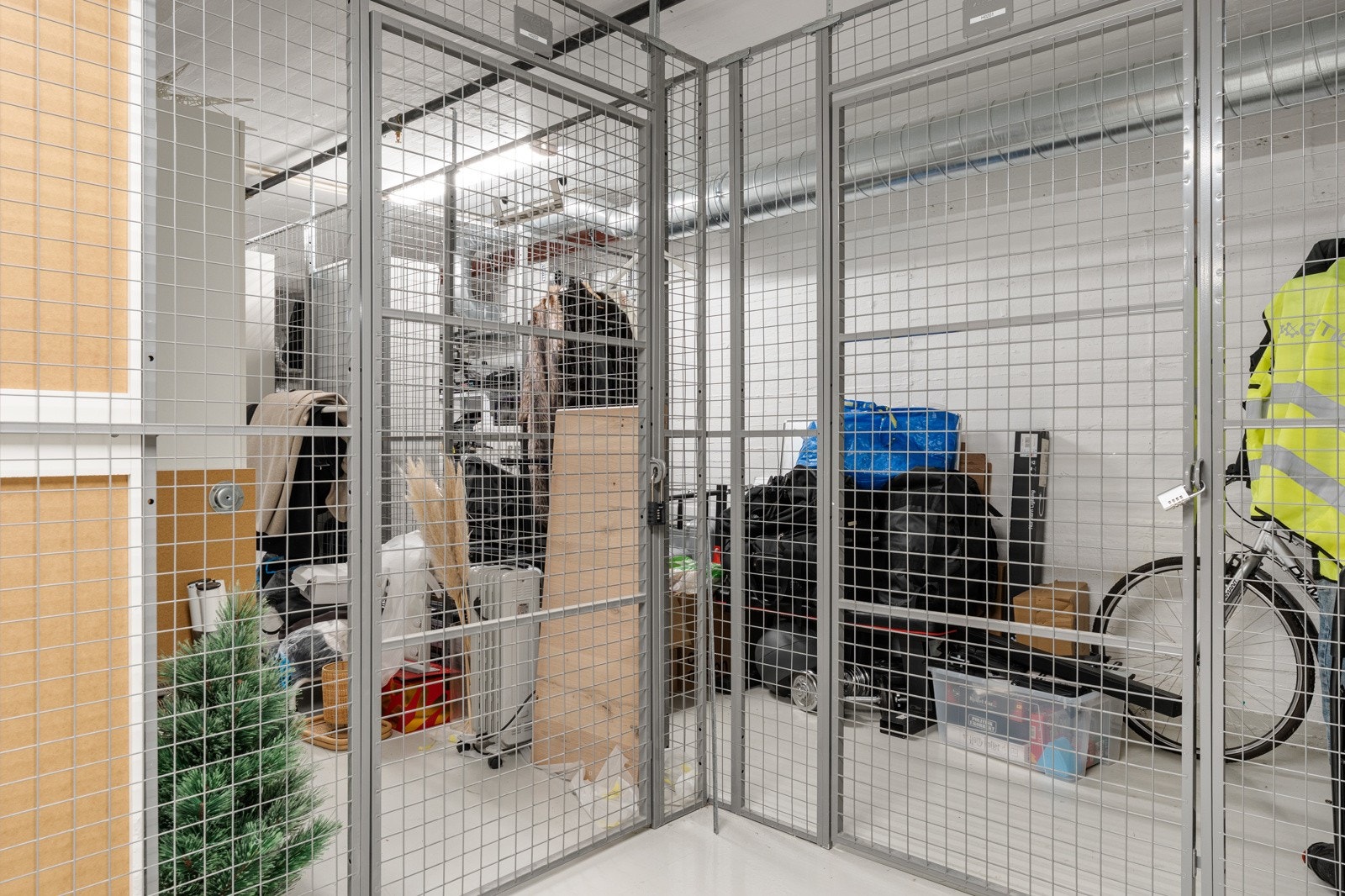 - Tilhørende leiligheten er det en ekstern bod i kjelleren på 5,1m² - Galleribilde