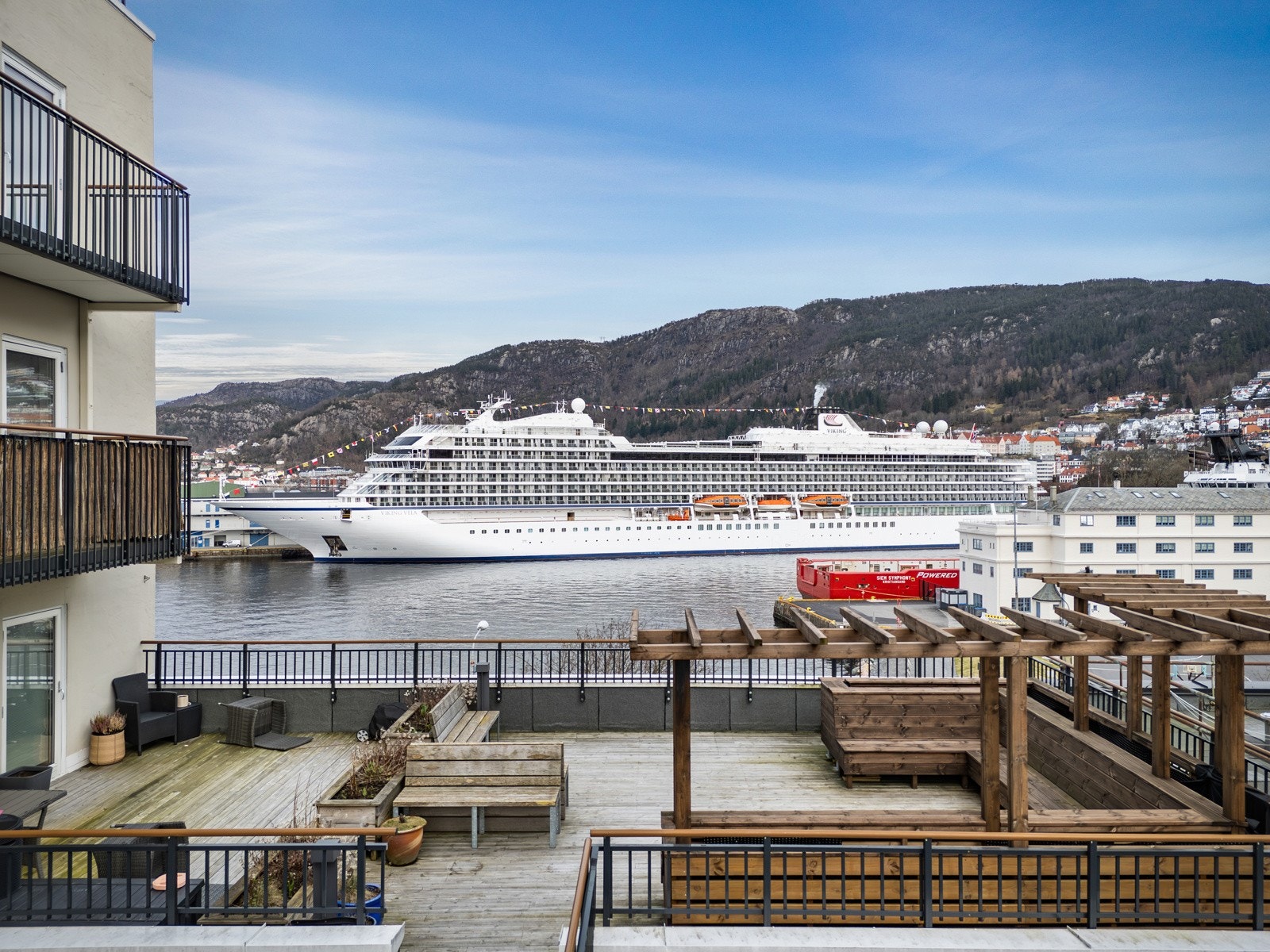 - Takterrasse på sørsiden av bygget - Galleribilde