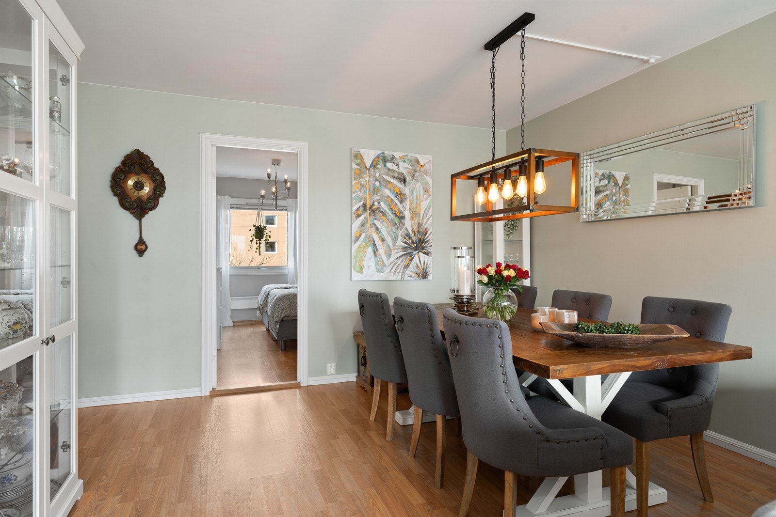 I stuen er det også rom for spisestue Galleribilde