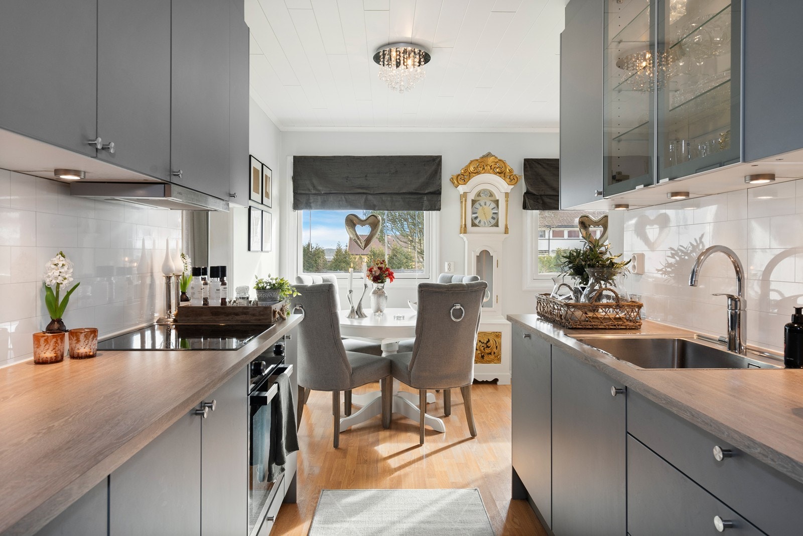 Integrerte hvitevarer på kjøkkenet Galleribilde