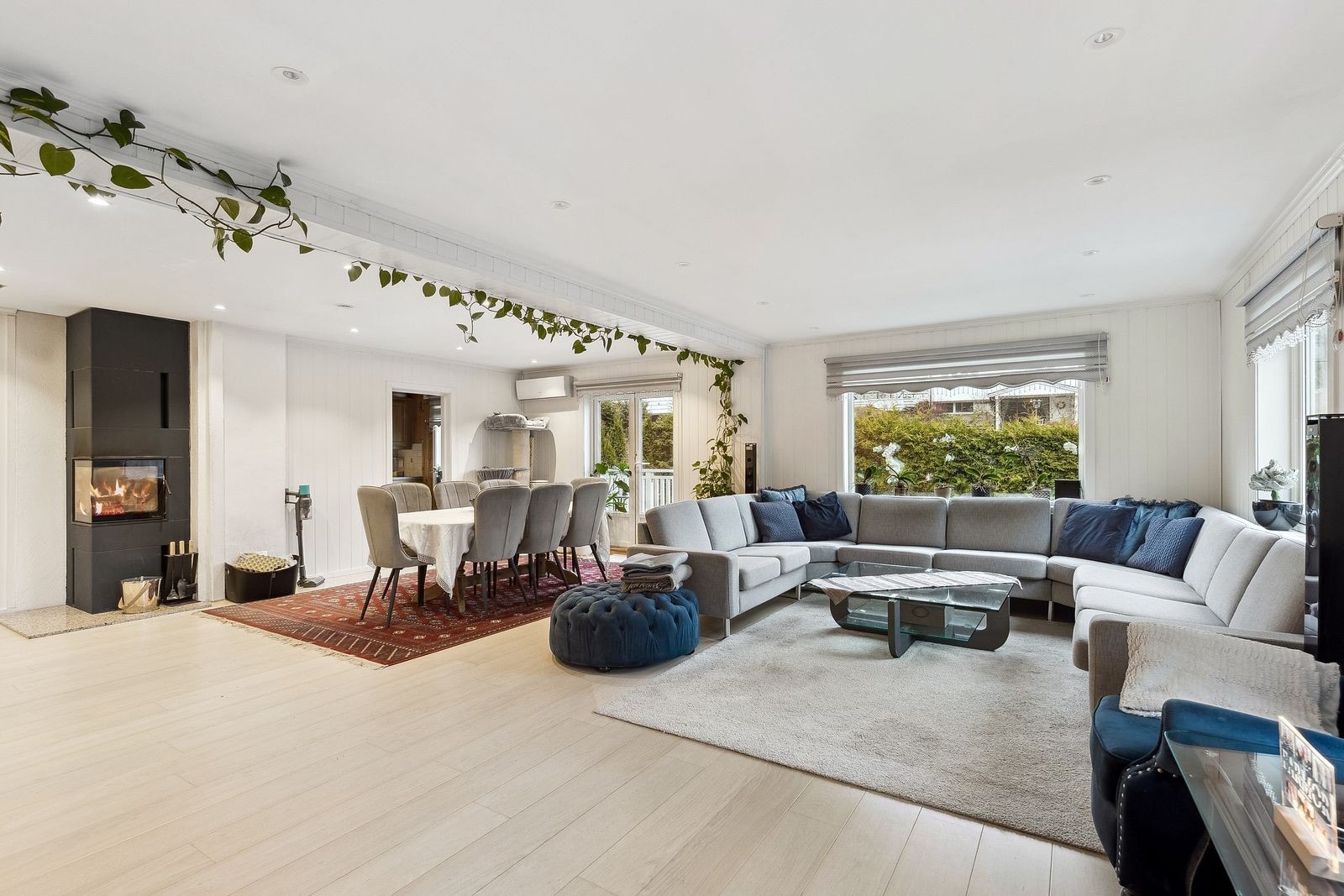 Innbydende stue med gode møbleringsmuligheter Galleribilde