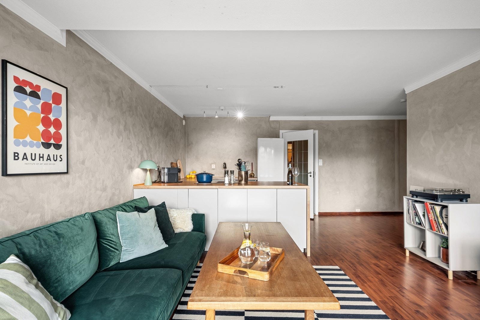 Leiligheten har en åpen stue- og kjøkkenløsning som gir rommet hele 33,1 m²! Galleribilde