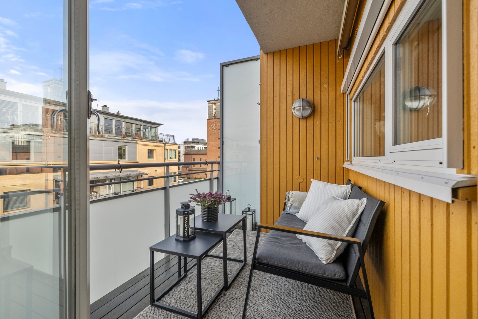 En innbydende og luftig 2-roms i 4.etasje med heisadkomst. Galleribilde