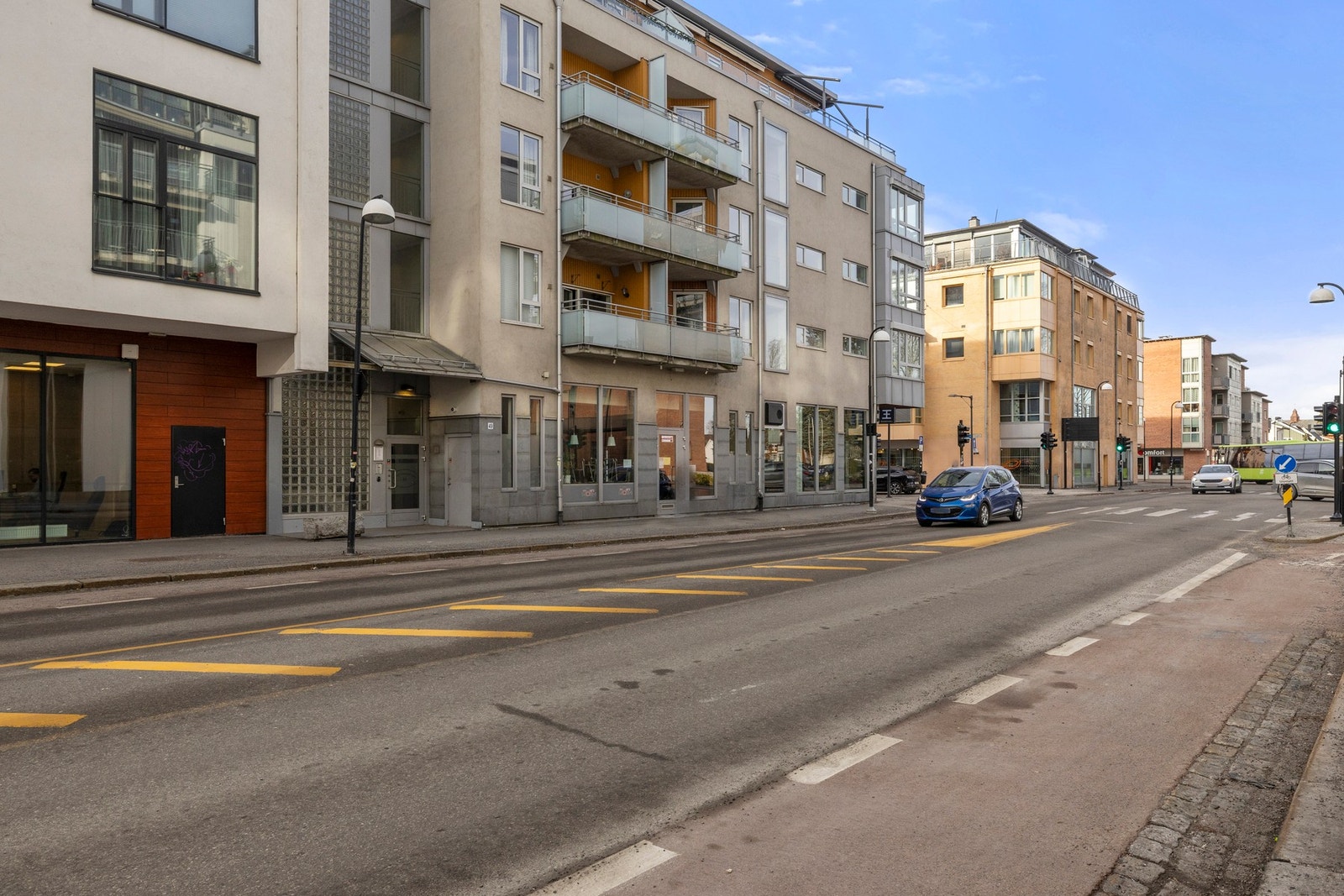 I tillegg til eget kjøpesenter og koselige handlegater har Lillestrøm et flott kulturhus, kino og et mangfold av restauranter, kaféer og uteplasser. Galleribilde