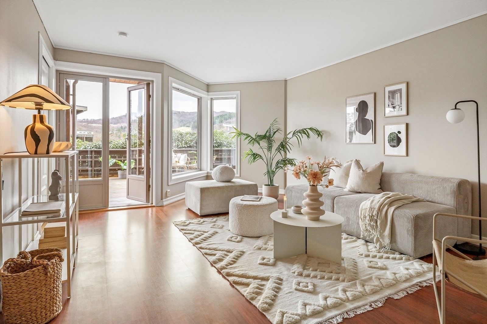 Fin leilighet som er malt i tidsriktige farger. Galleribilde