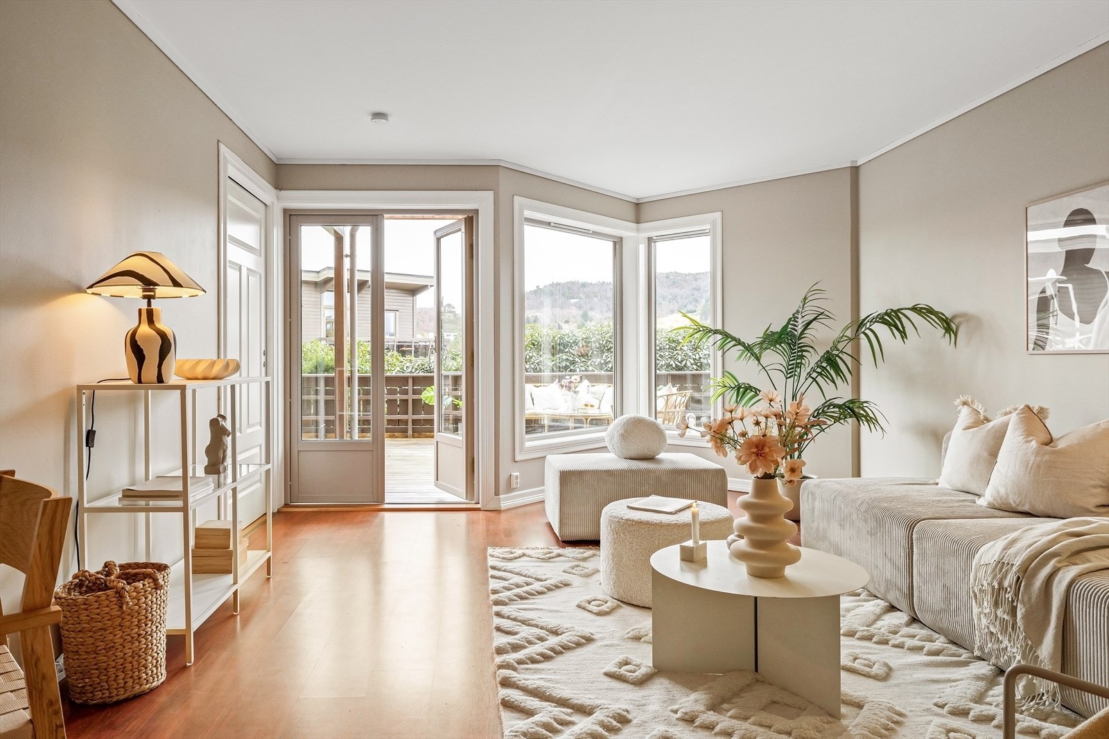 Velkommen til Helldalssåta 77B - her presentert av Tommy Randles for Fana Sparebank Eiendom Galleribilde