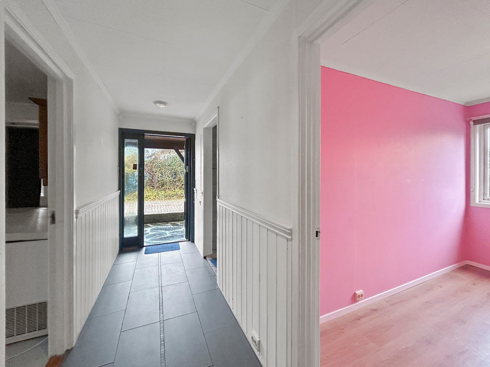 Her ser du mot inngangspartiet Galleribilde