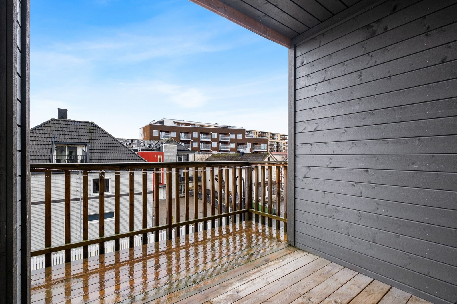 Balkongen er takoverbygd. Galleribilde