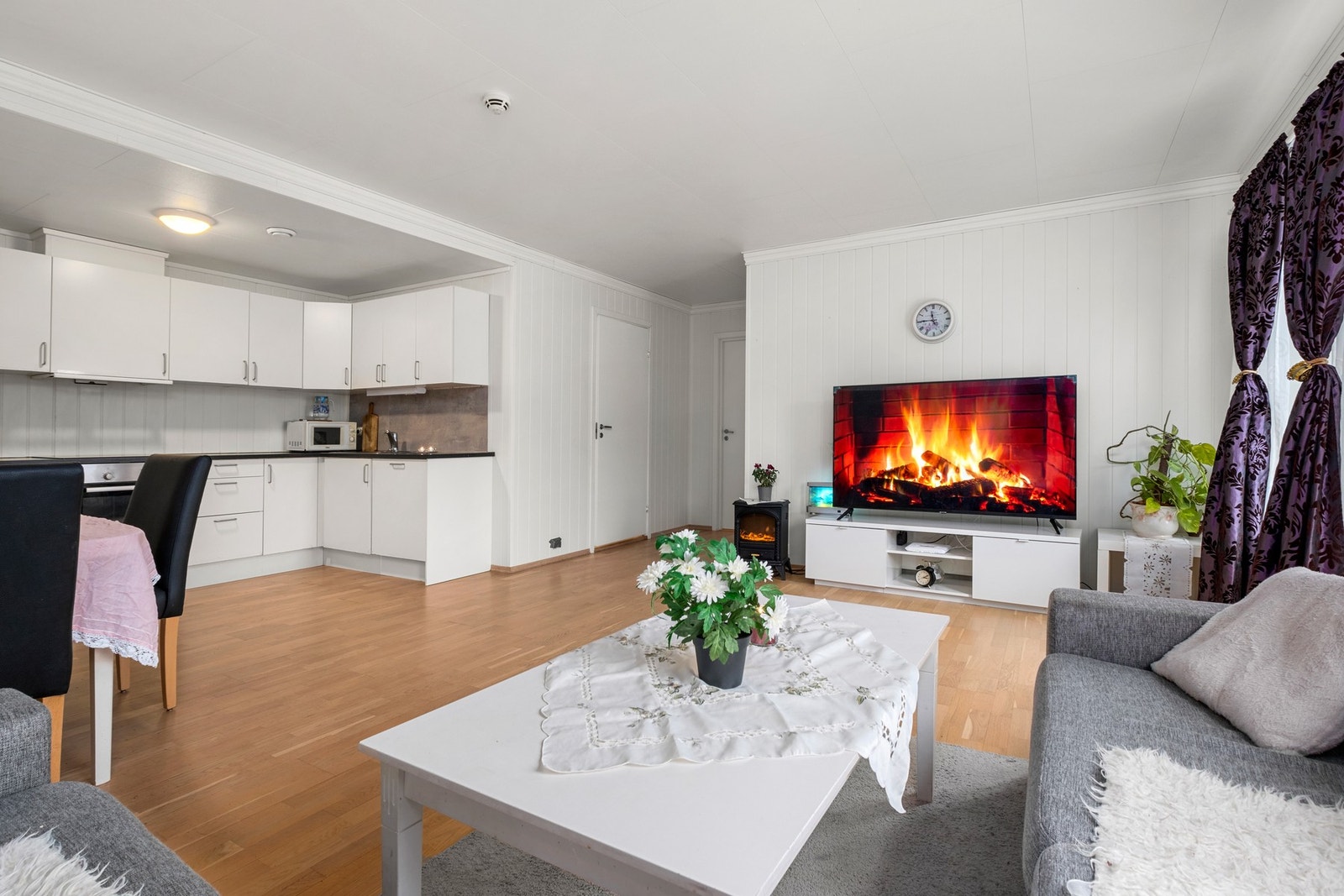 Radiator som varmekilde (fjernvarme). Galleribilde