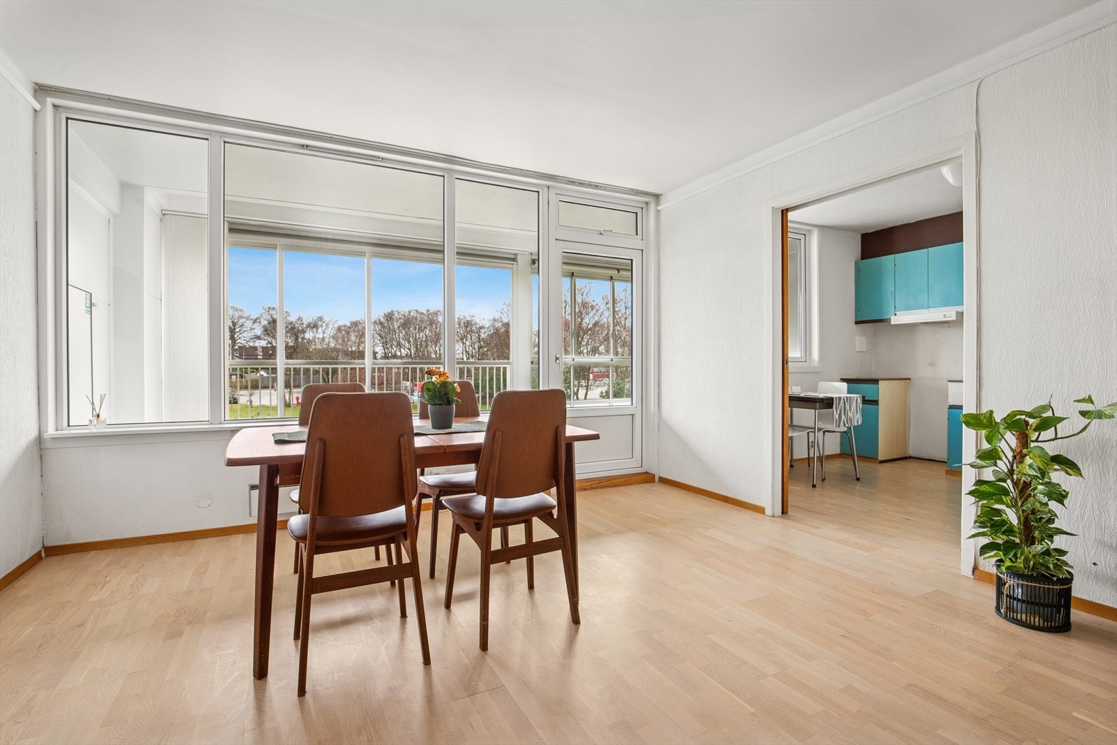 Inngang til kjøkken (mulighet for å åpne opp) Galleribilde