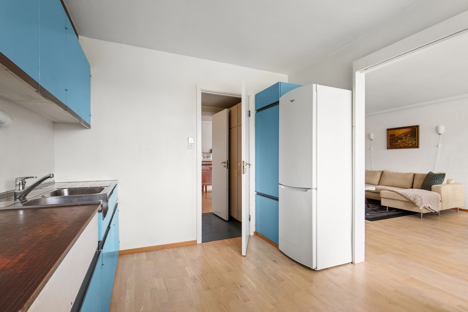 Kjøkken - inngang/gjennomgang via vaskerom Galleribilde