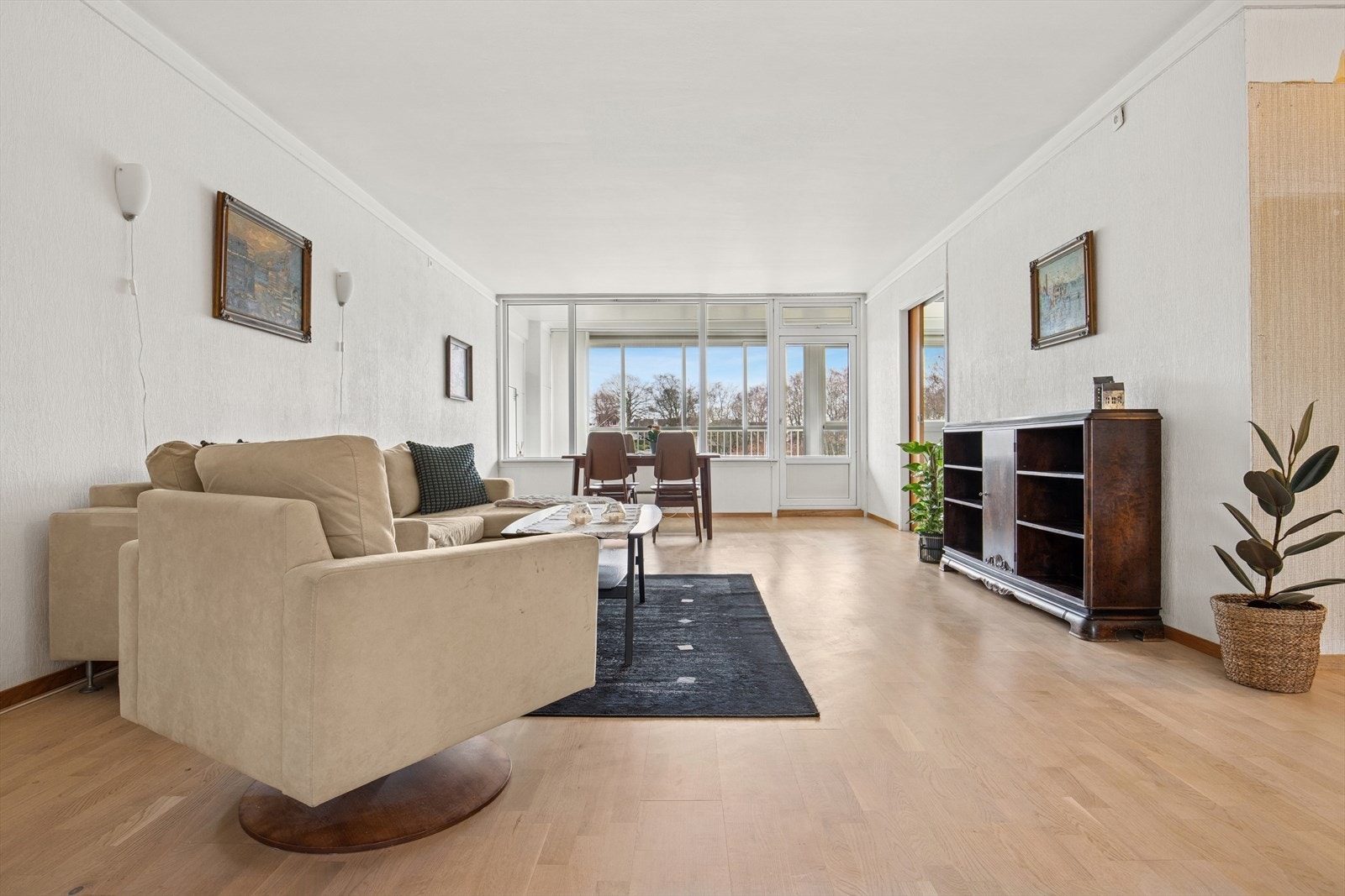 Stor endeleilighet med romslig stueløsning Galleribilde