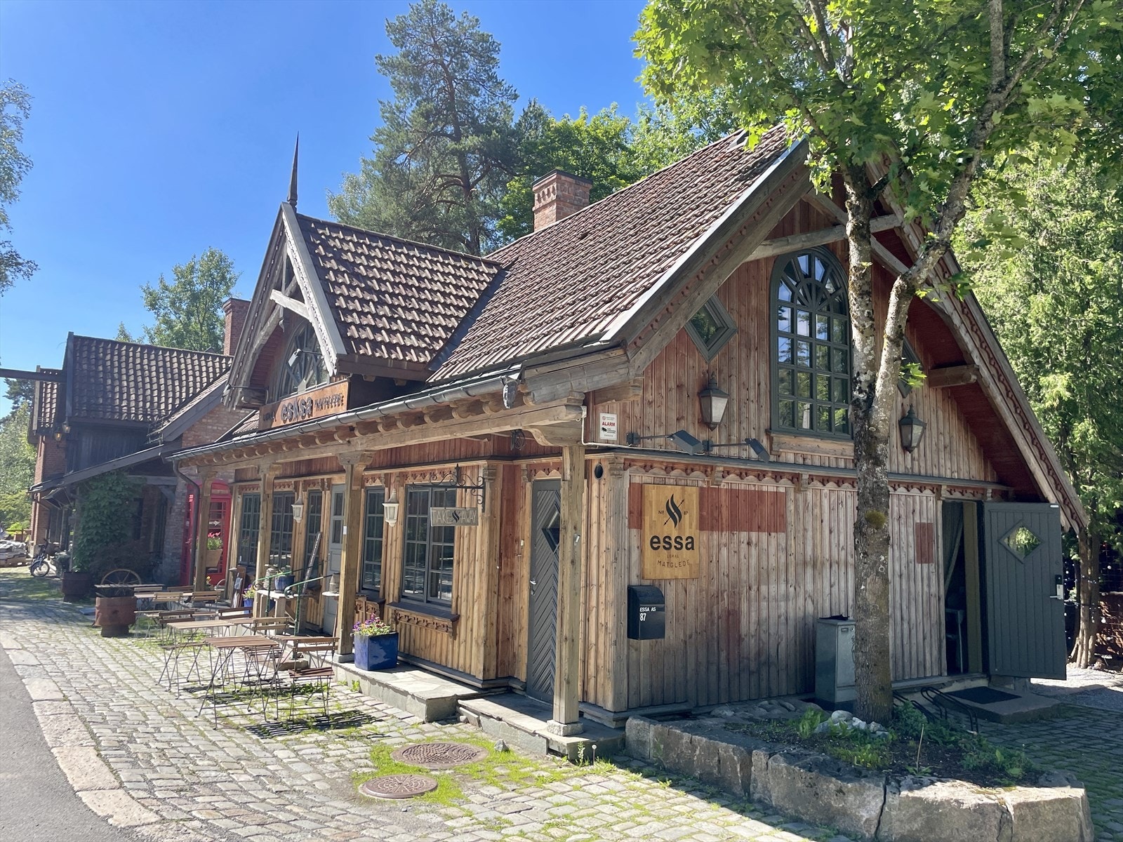 Essa på Ljan tilbyr uteservering i hyggelige omgivelser Galleribilde