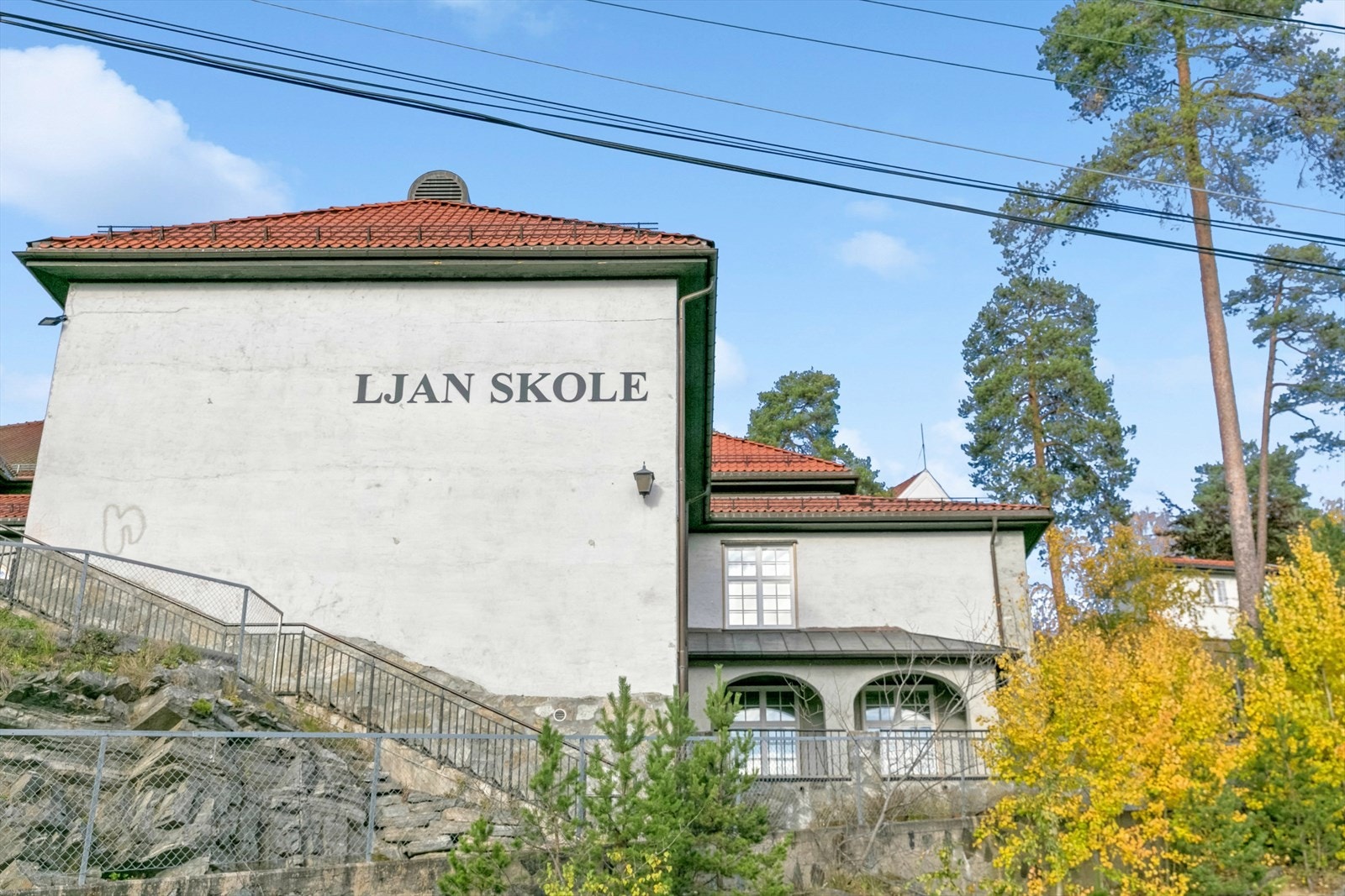 Boligen ligger innen kort gangavstand til Ljan Skole Galleribilde
