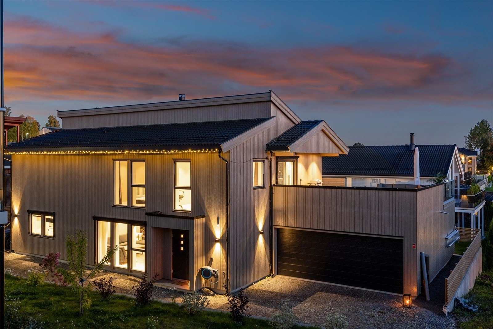 Andreas Karsets veg 30 presenteres av DNB Eiendom ved Helge Hågensen og Marita Brennodden Galleribilde