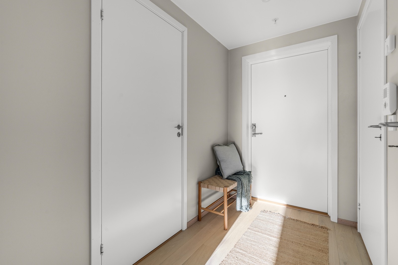 Entré med innvendig bod, perfekt som for eksempel walk-in garderobe Galleribilde