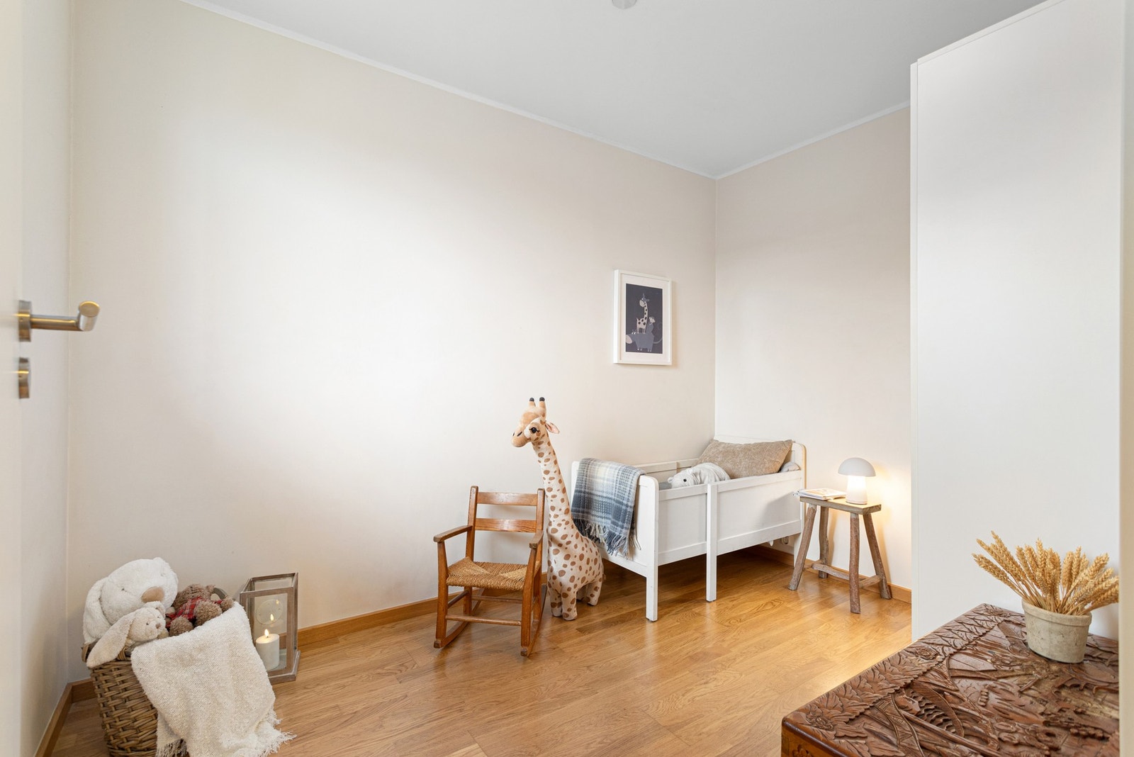 Soverom 2 er på 7 kvm og har plass til både dobbeltseng og garderobeløsning. Galleribilde