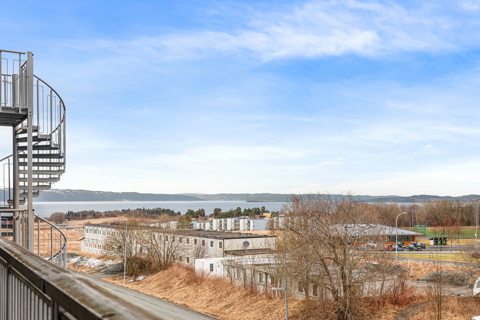 ...og her nyter du morgensolen og en herlig utsikt! Galleribilde