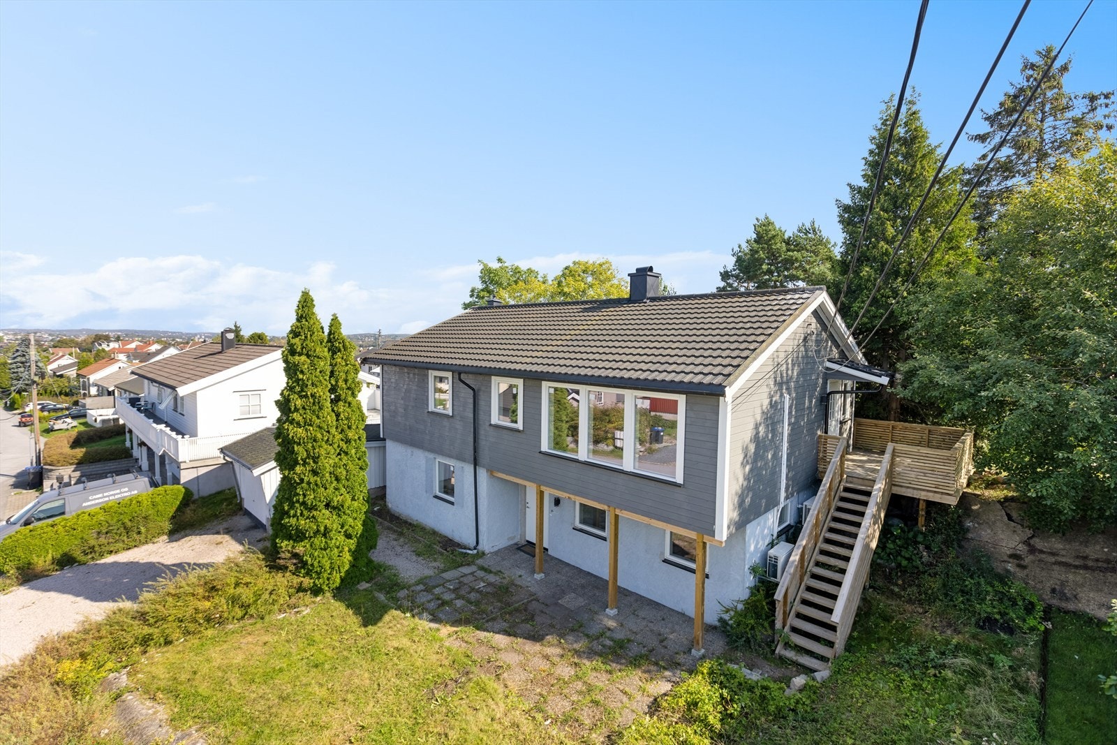 Området byr også på flotte tur- og rekreasjonsmuligheter for store og små. Gode kollektivmuligheter i området som gjør det enkelt for deg som vil pendle! Galleribilde