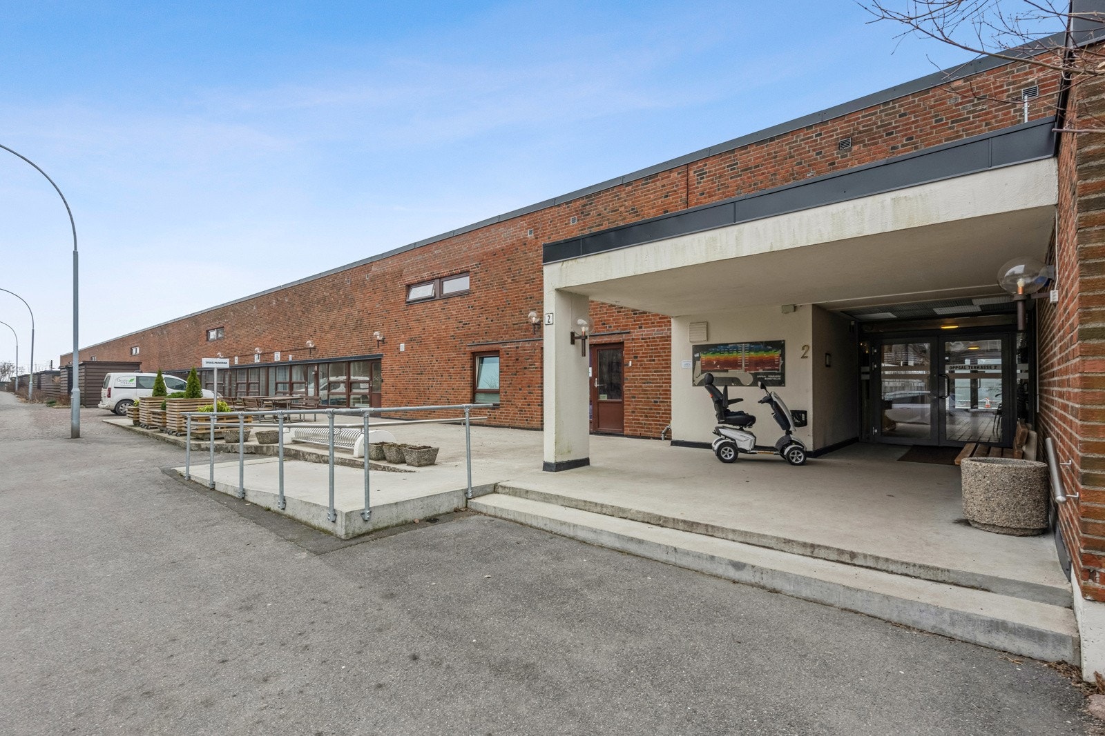 Trappefri adkomst til blokken og leiligheten - heis i bygget. Galleribilde