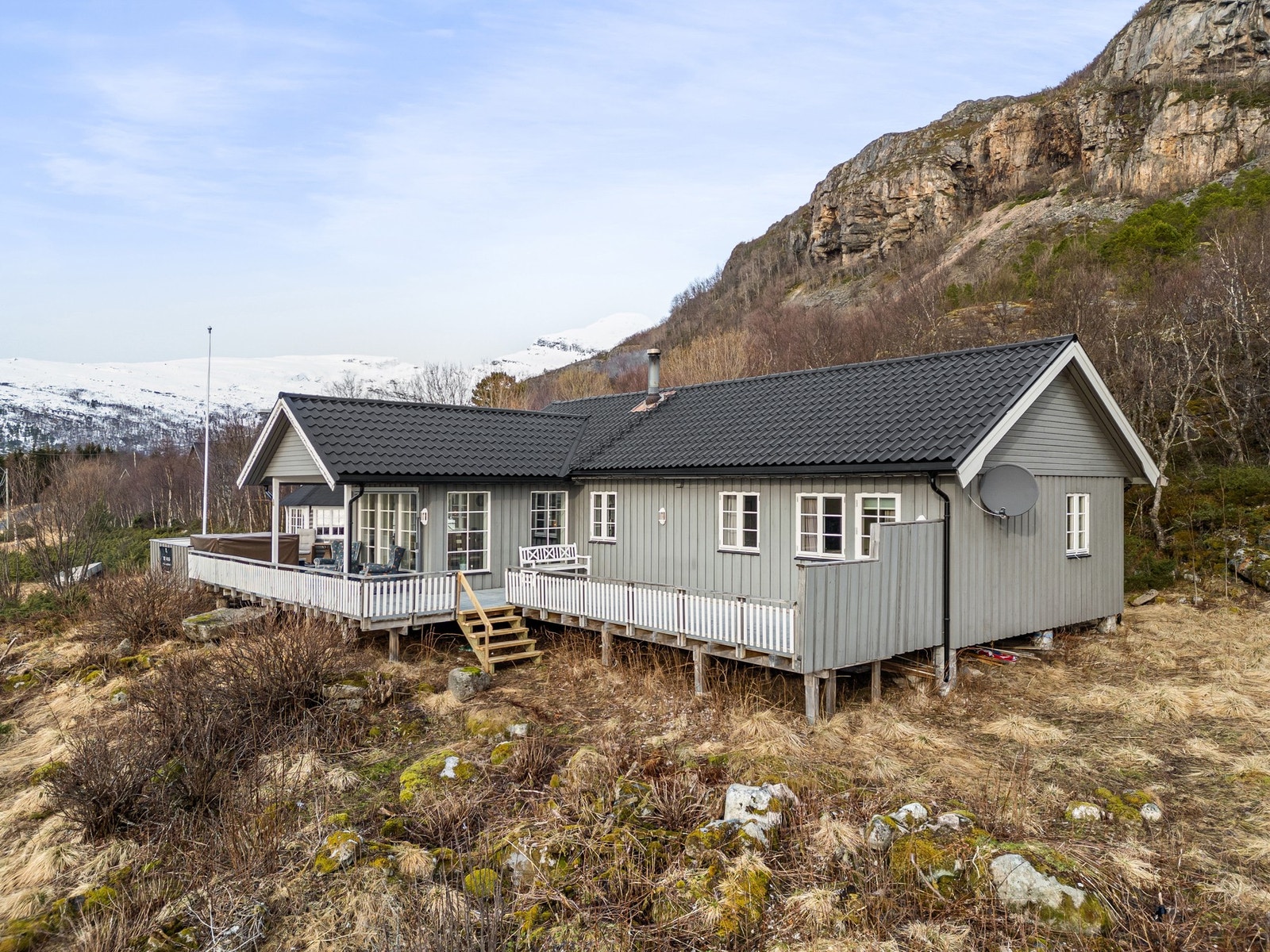 En romslig fritidsbolig fra nyere tid med god standard! Galleribilde