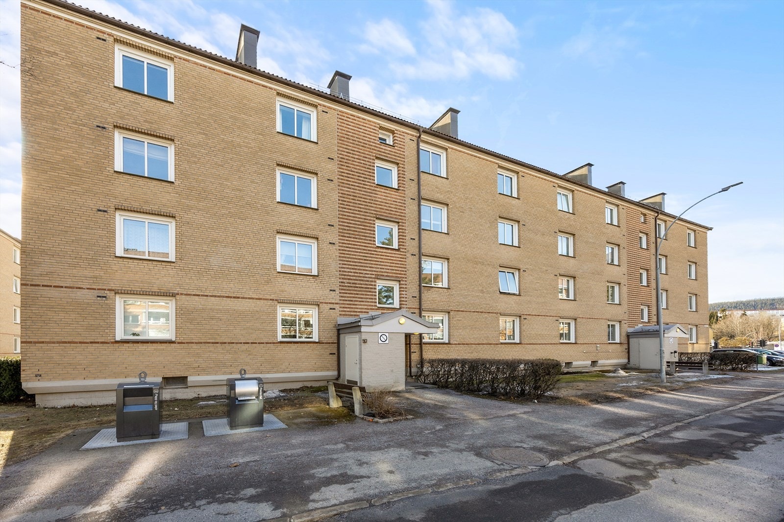 Leiligheten ligger sentralt til på Kalbakken med kort vei til kollektivtrafikk Galleribilde