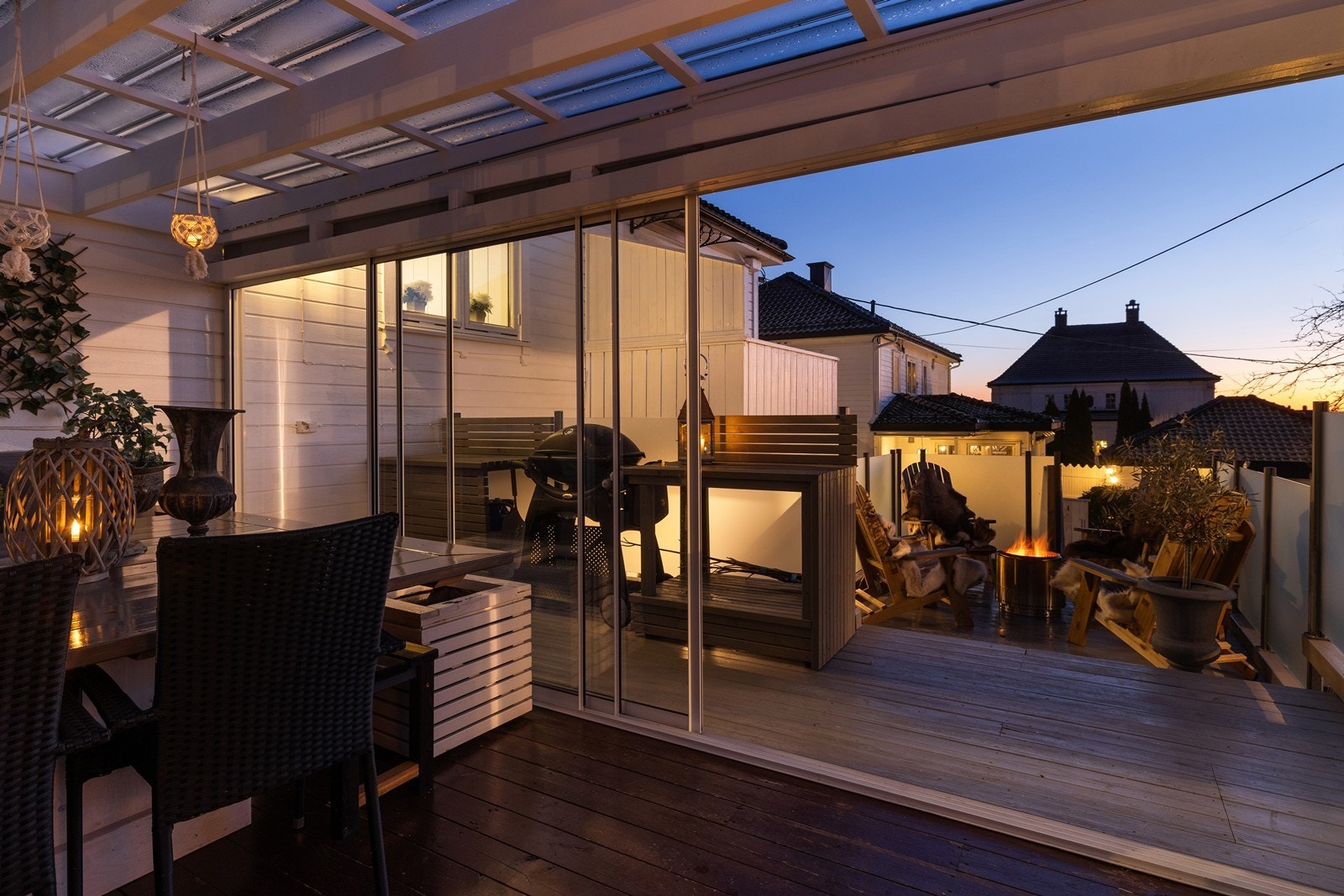 Fra vinterhagen og ut til veranda Galleribilde