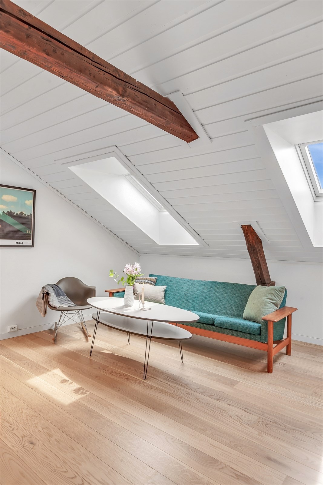 Lave felleskostnader på 2.106,- internett og varmtvann er inkludert. Galleribilde