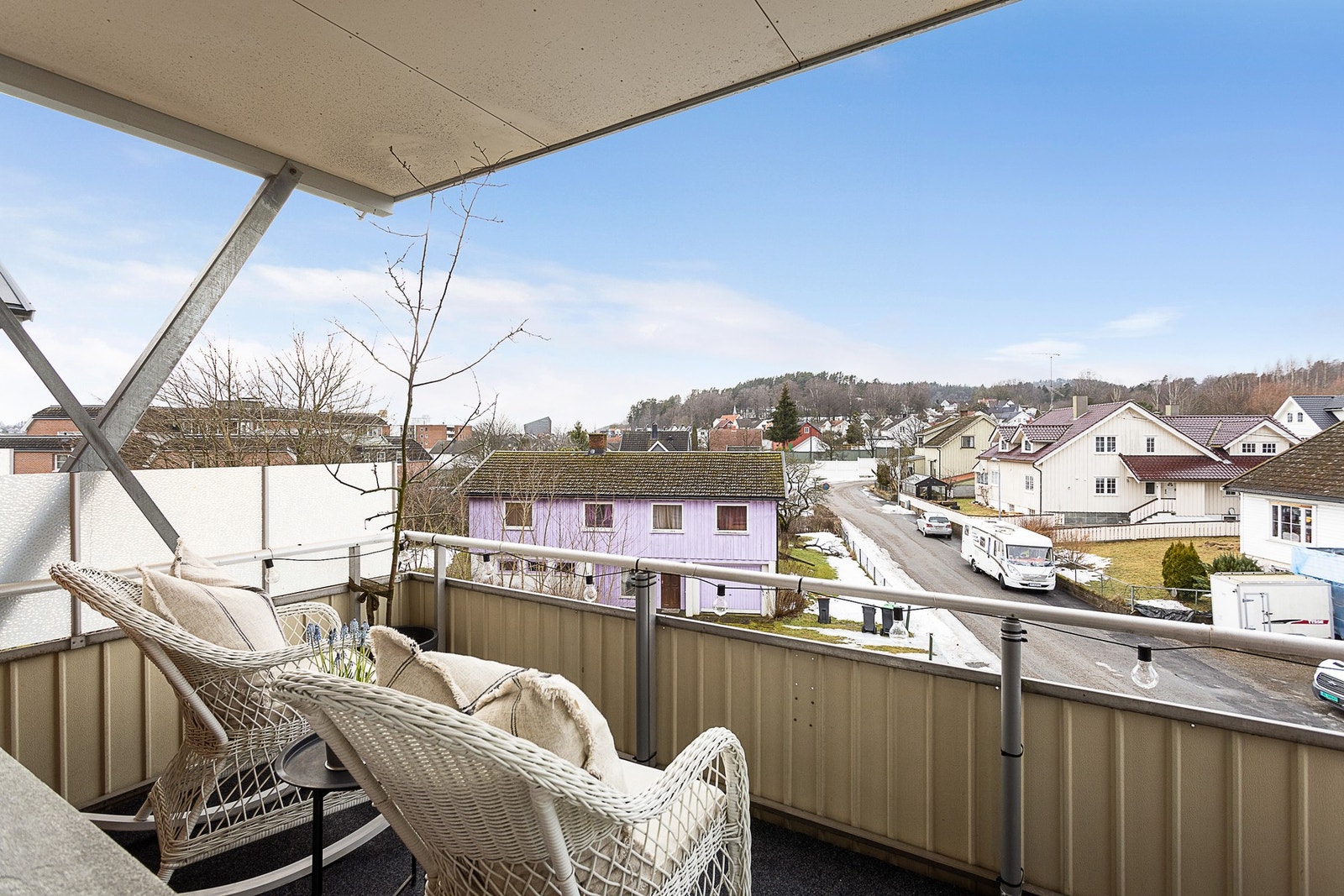 Sen kveldssol og fin utsikt fra balkongen Galleribilde