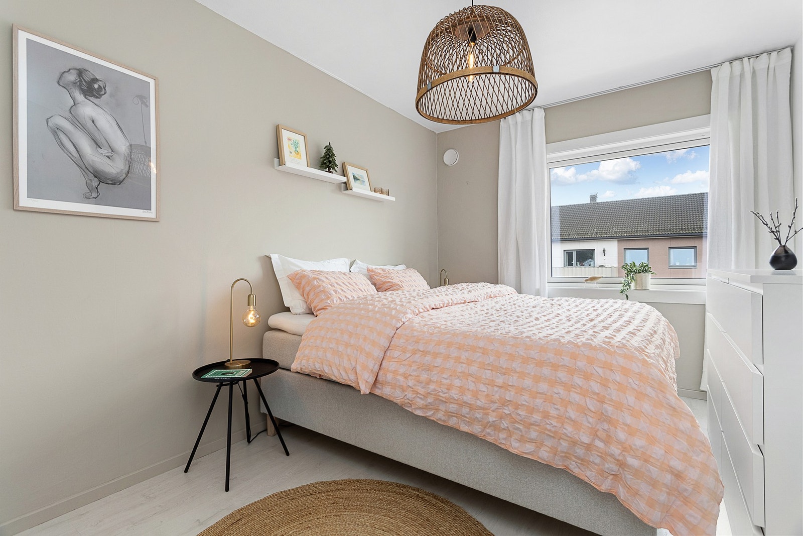 Hovedsoverom. Det er 2 soverom i leiligheten. Galleribilde