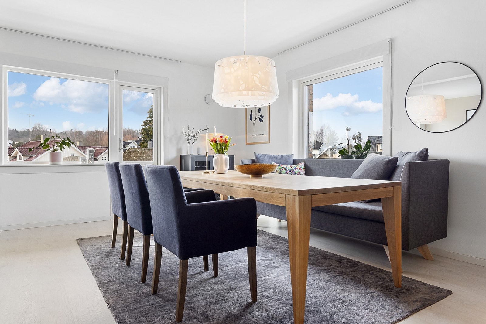 Direkte utgang til balkong via stueområdet. Galleribilde