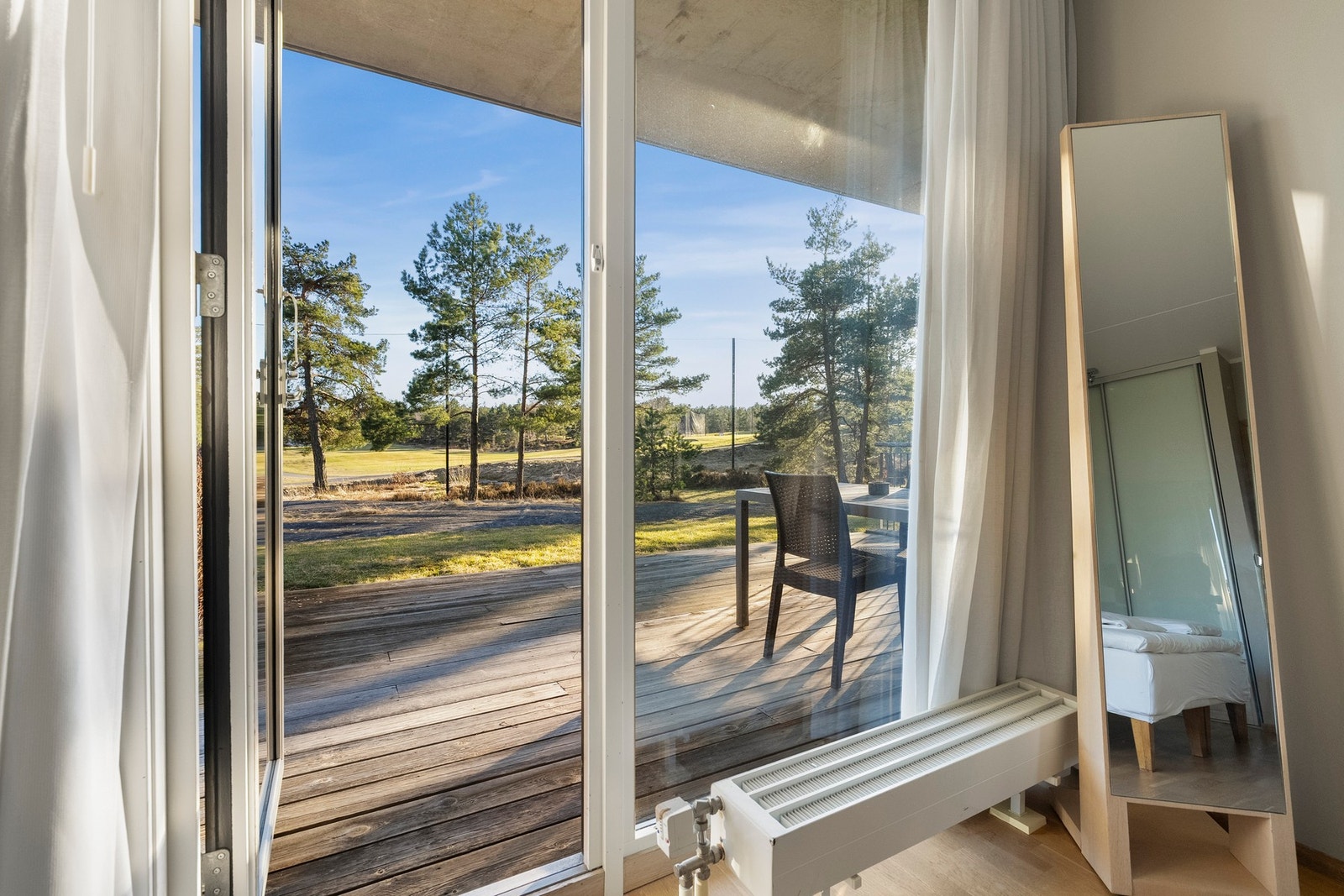 Direkte utgang til terrassen mot golfbanen. Galleribilde