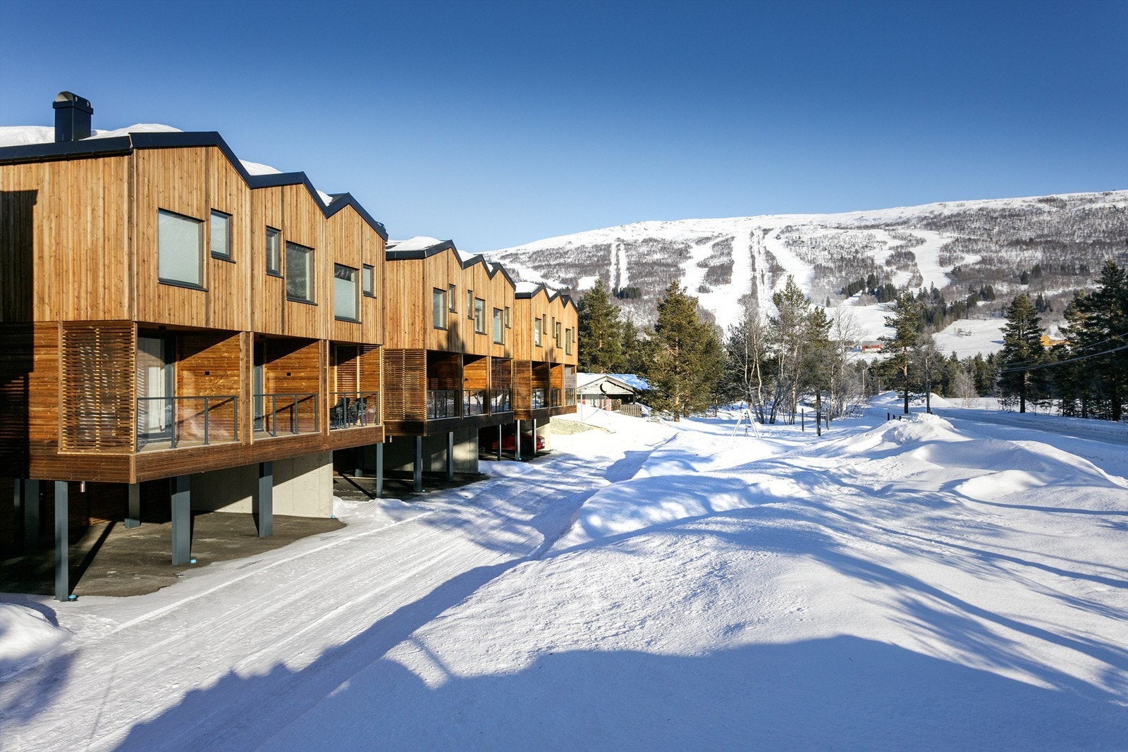 Krogsveen Sunnmøre v/Eiendomsmegler Harald Osdal har gleden av å presentere en flott moderne fritidsleilighet over 2 plan Galleribilde