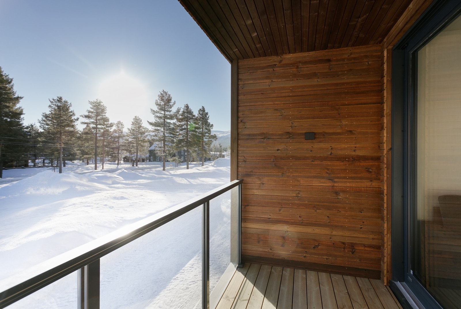 Inntrukket balkong med glassrekkverk Galleribilde