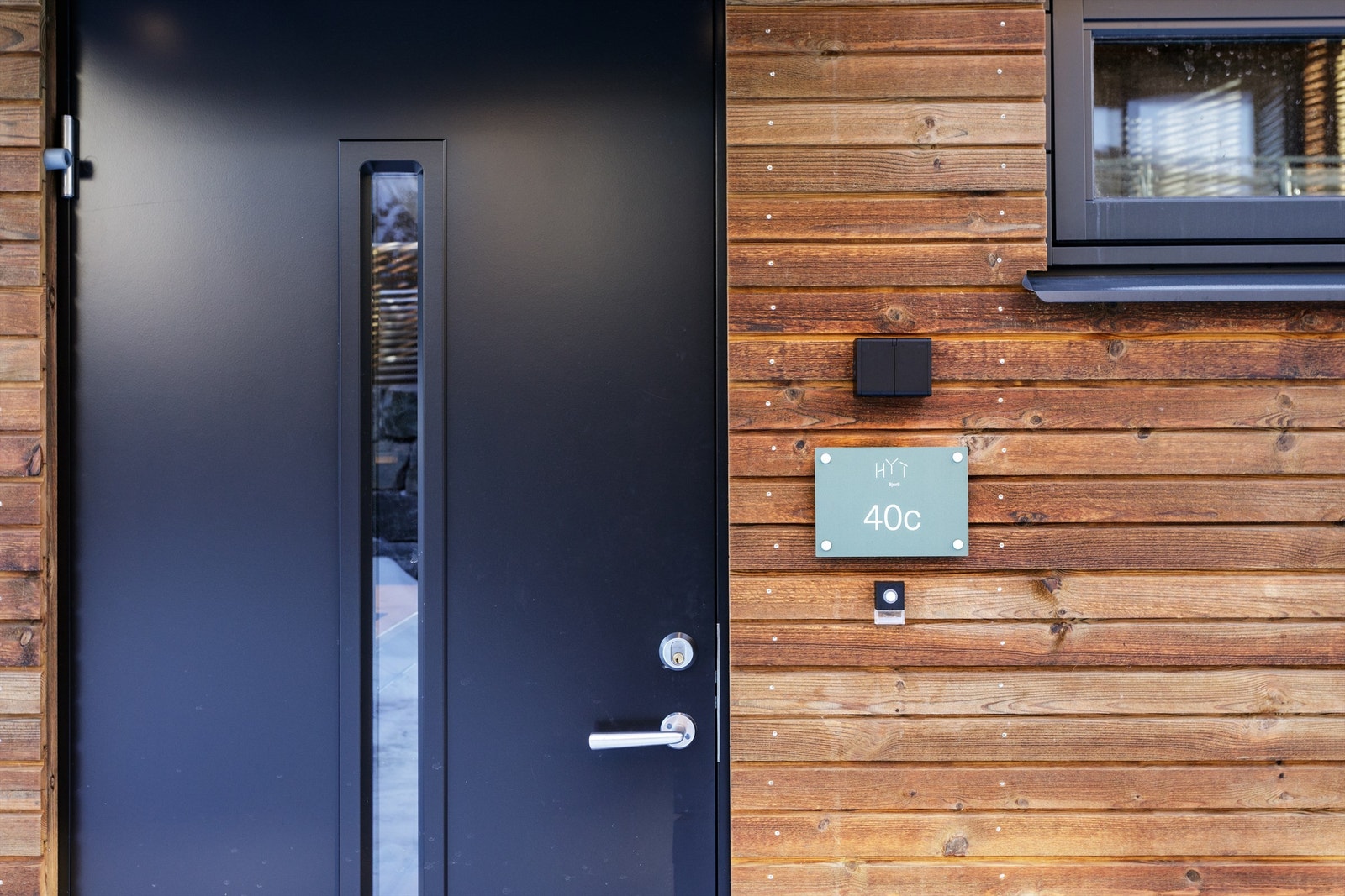 Inngangsdør til leiligheten Galleribilde