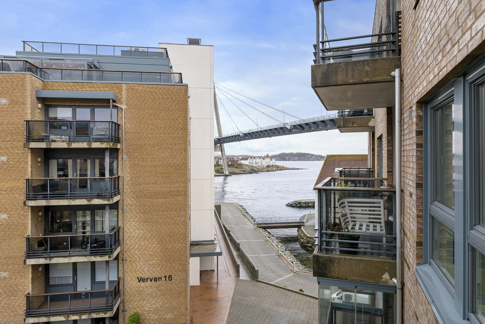 Utsyn fra balkong. Galleribilde