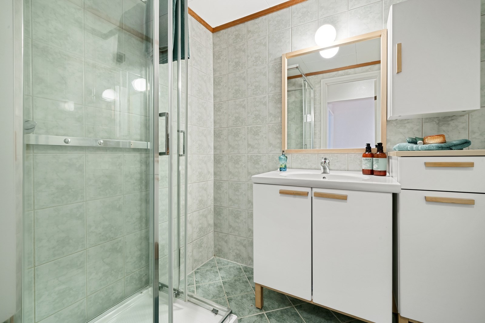 Badet måler 3,2m² Galleribilde