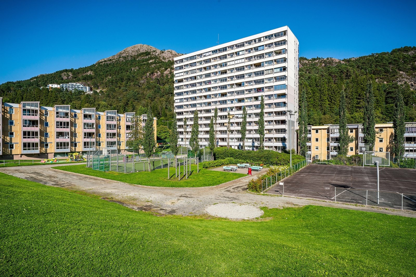 EiendomsMegler 1 ved Morten Lie har gleden av å presentere Loddefjordveien 34 Galleribilde