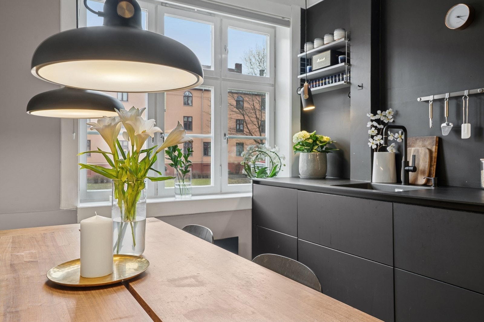 Nåværende eier har vaskemaskin plassert i kjøkkeninnredning Galleribilde