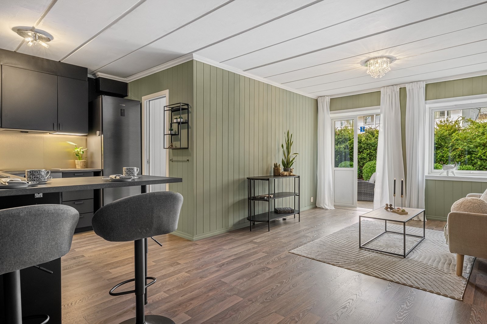 - Det er laminat gulv i hele leiligheten med unntak av på baderommet - Galleribilde
