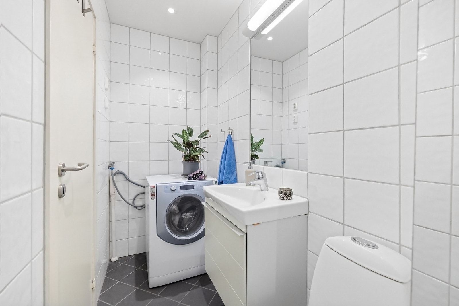 Pent flislagt bad Galleribilde