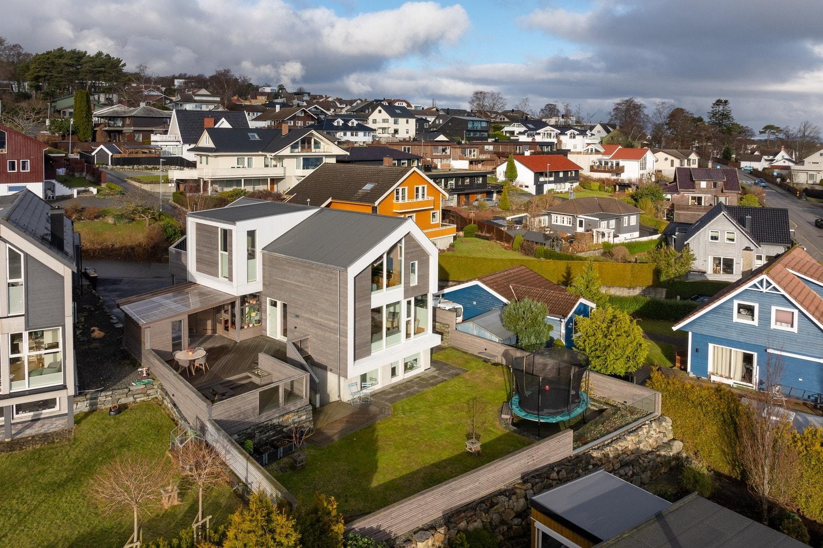 Fint uteområde og tomt Galleribilde