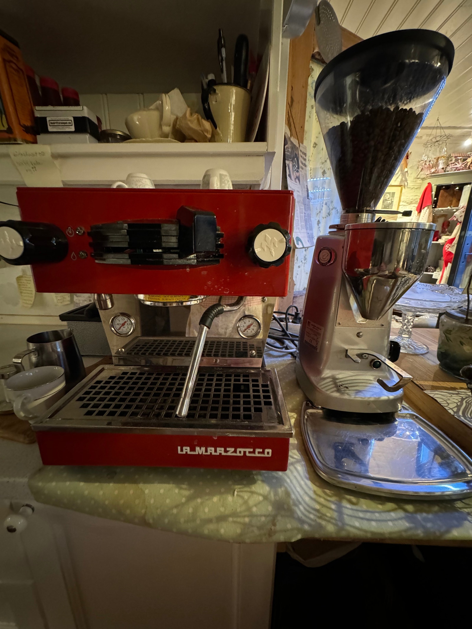 La Marzocco kaffimaskin brygger akkurat den kaffien kunden vil ha. Galleribilde