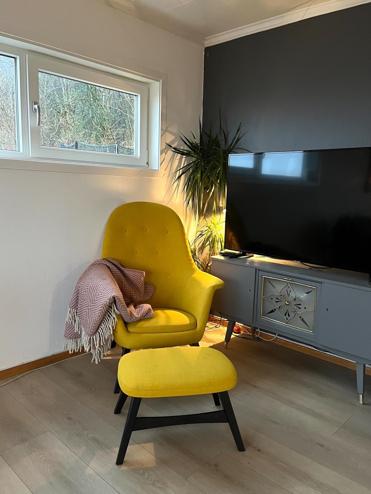 Vindauga på sørsida av huset er nye (2024) i 1. og 2. etasje Galleribilde