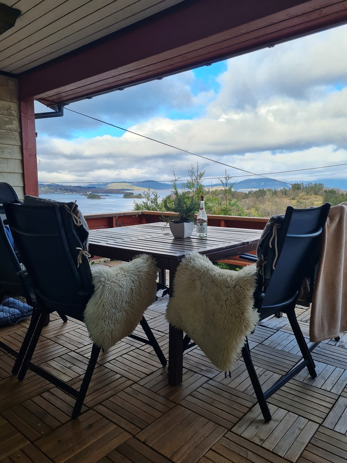 Det er god plass til sittegruppe, solstol og grill Galleribilde