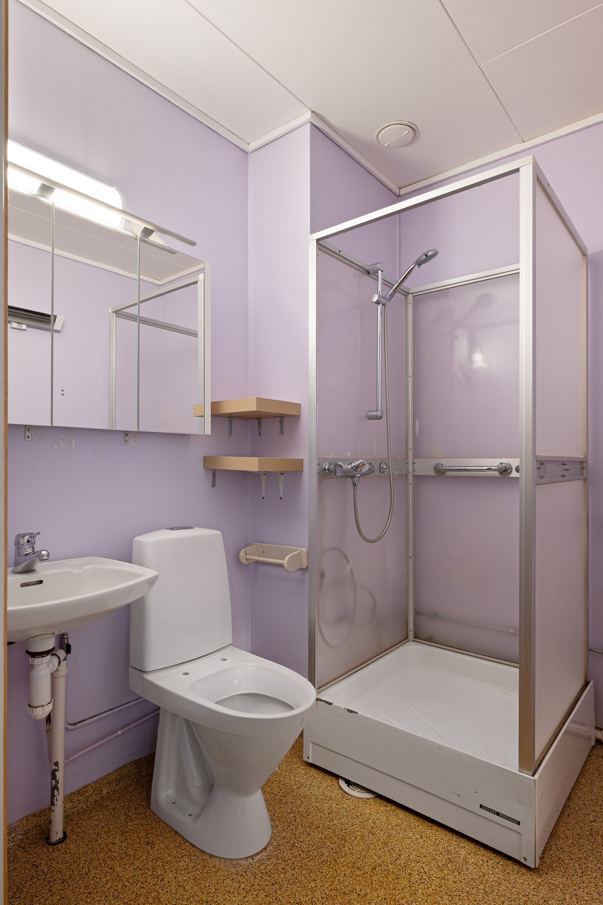 Badet er fra byggeår og fungerer pr. i dag, men har behov for modernisering i følge tilstandsrapporten. Galleribilde