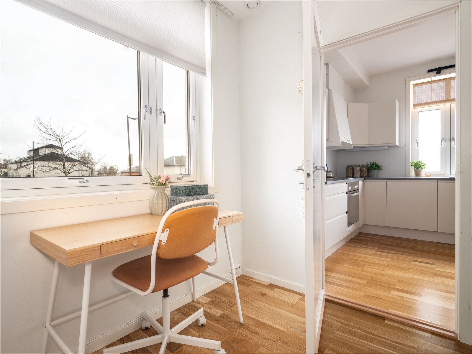 Her er det også plass til en skrivebordsfunksjon. Galleribilde