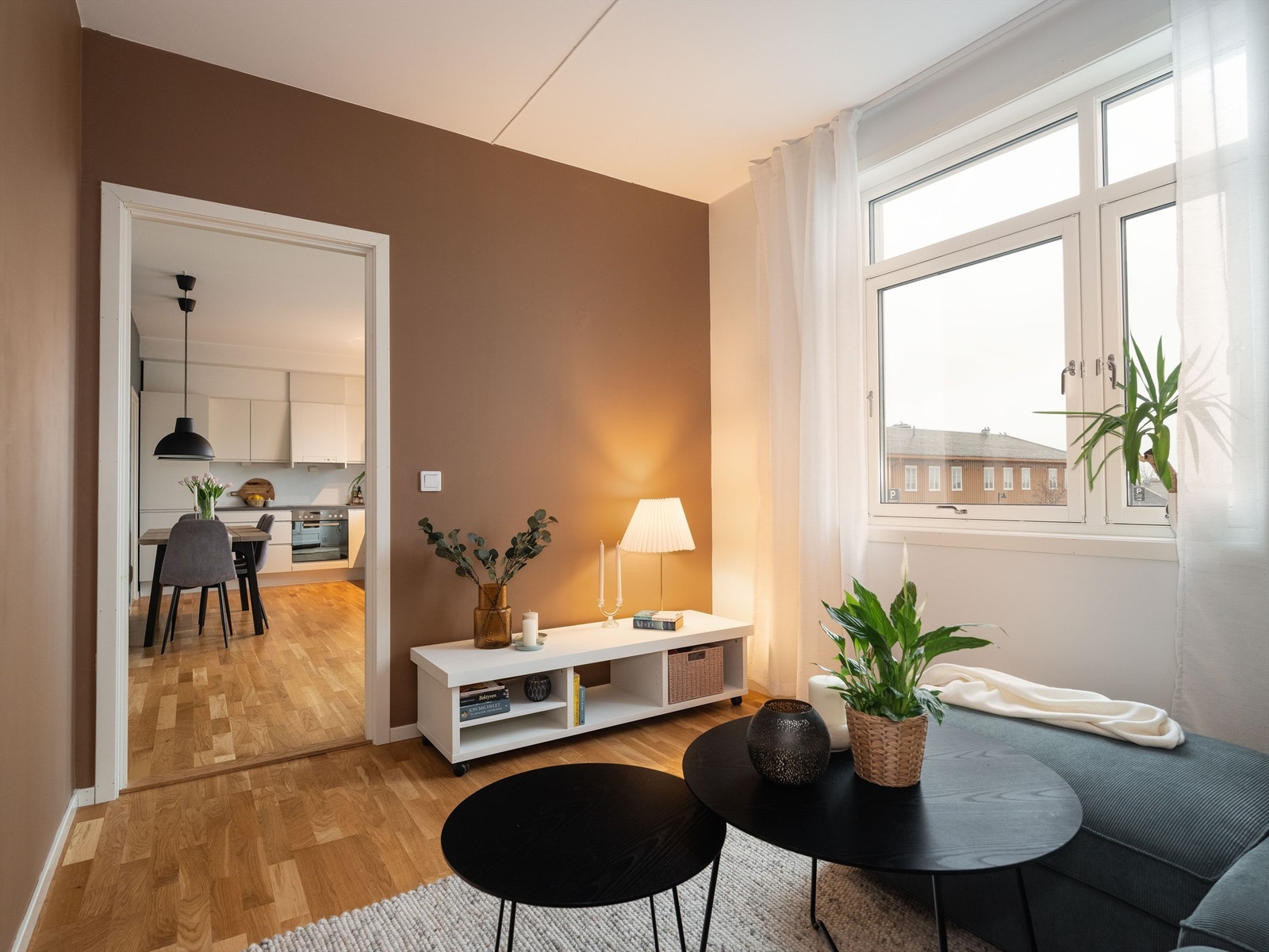 Rommet her en behagelig fargekombinasjon som skaper en rolig og behagelig stemning. Galleribilde