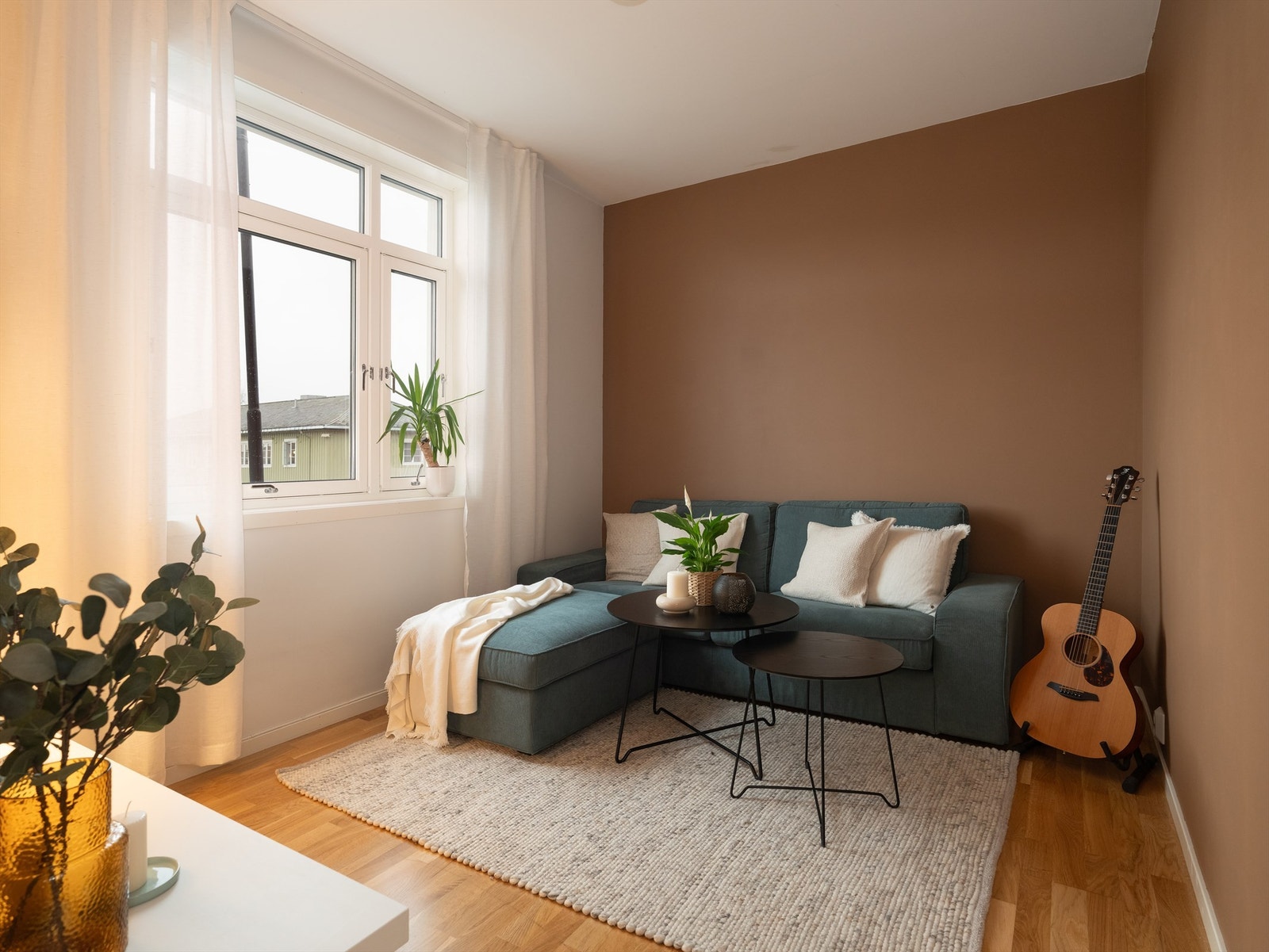 Soverommet ved siden av badet er på 10 kvm, benyttes i dag som ekstra stue. Galleribilde